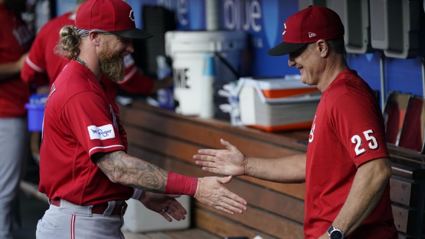Reds beat NL West-leading Dodgers 6-5, move a half-game back in NL Central