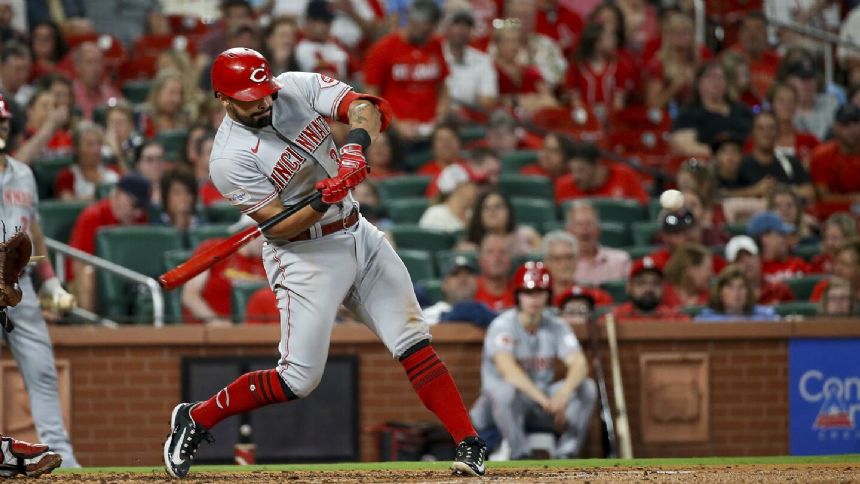 Reds hit six home runs, keep playoff hopes alive with 19-2 rout of Cardinals