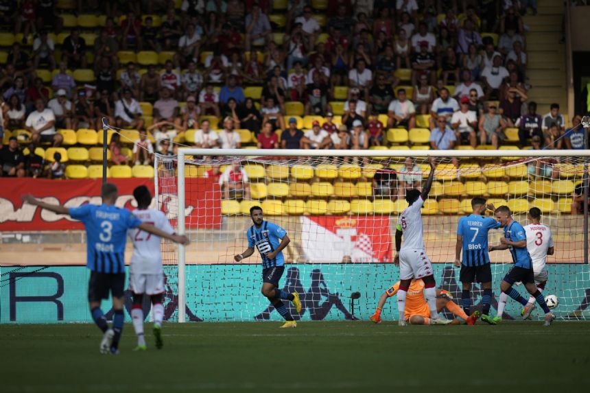 Rennes squanders lead in 1-1 draw against 10-man Monaco