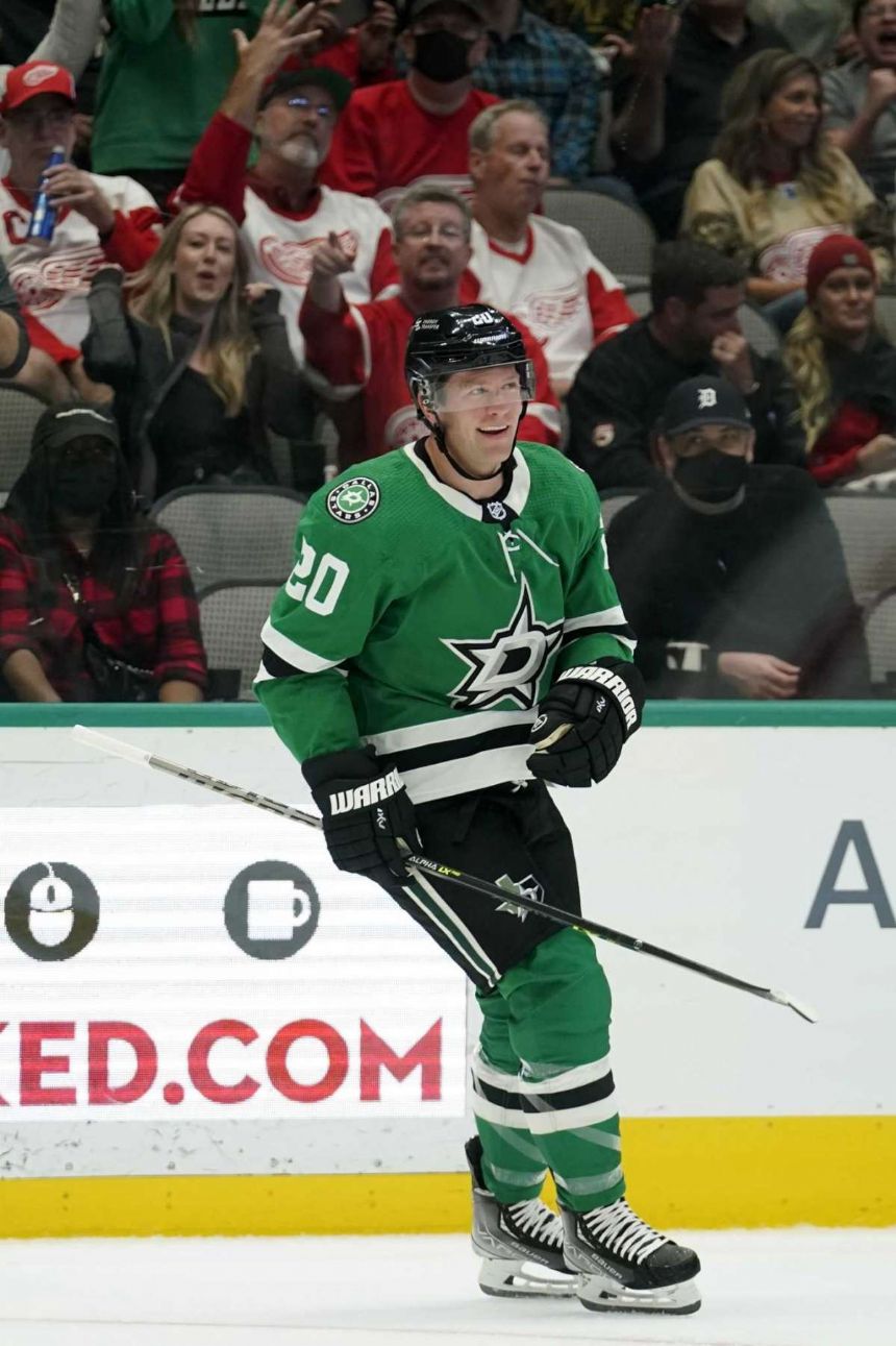 Robertson, callup Oettinger lead Stars past Red Wings 5-2