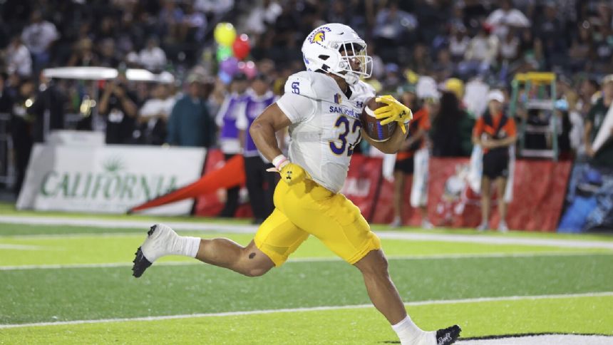 Robinson runs for 2 TDs, Cordeiro passes for 2 more as San Jose State beats Hawaii 35-0