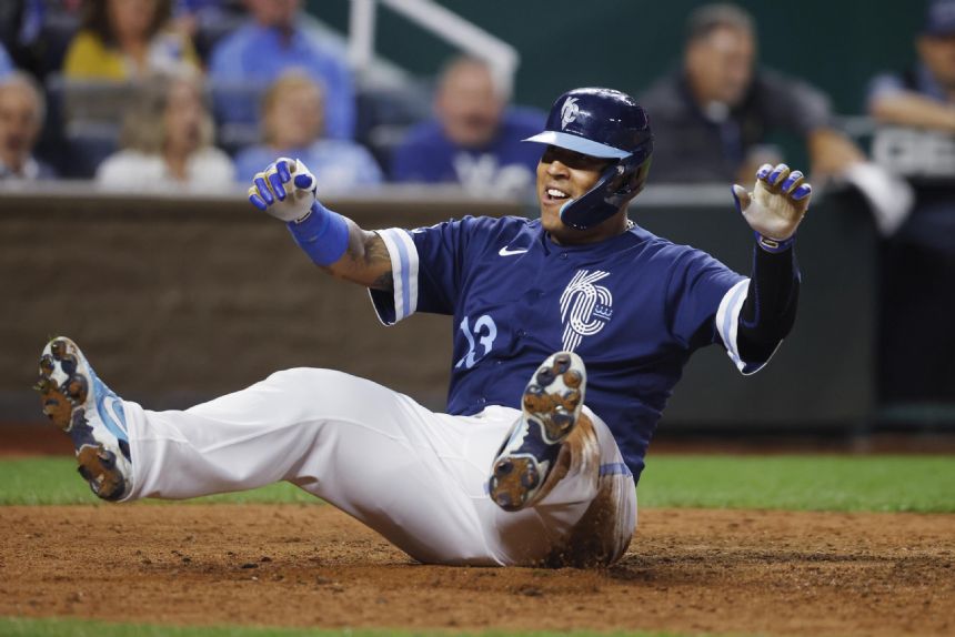 Royals cut Mariners' lead for last AL wild card to 3 games