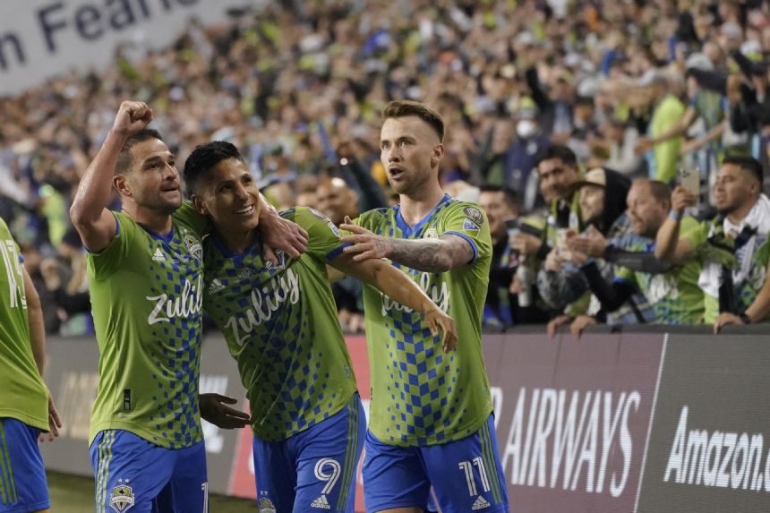 Ruidiaz scores pair, Sounders top Pumas 3-0 to win CCL title