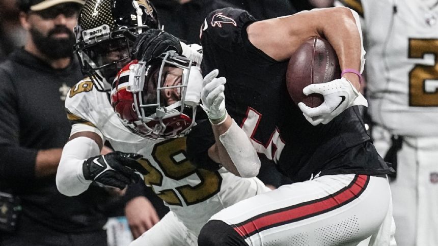 Saints offense fails to finish drives in 24-15 loss to Falcons