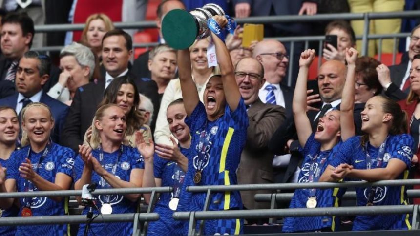 Sam Keer leads Chelsea to Women's FA Cup glory by topping Man City in extra time