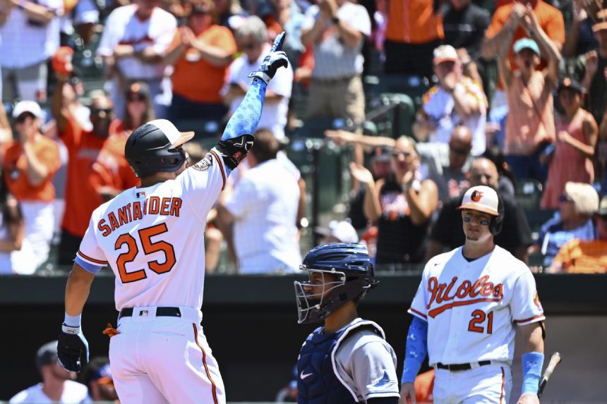 Santander homers, points to dad in the stands, O's edge Rays