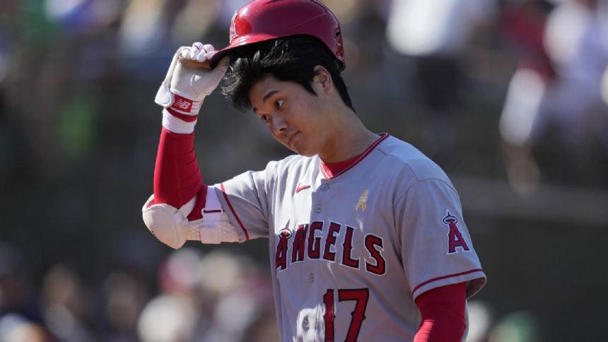 Say cheese: Ohtani body double finds way into Angels' team photo