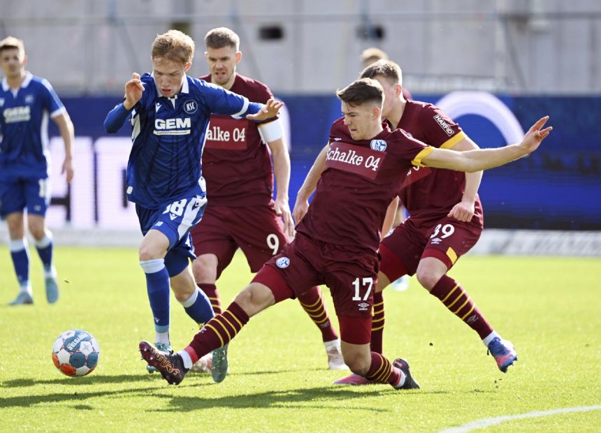 Schalke jerseys in demand as club drops Russian sponsor