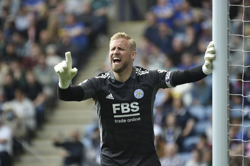 Schmeichel leaves Leicester, joins French club Nice