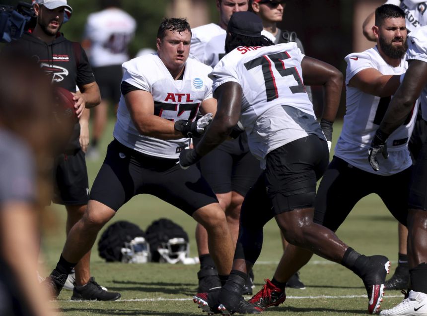 Smith in no hurry to settle on Falcons' starting O-line