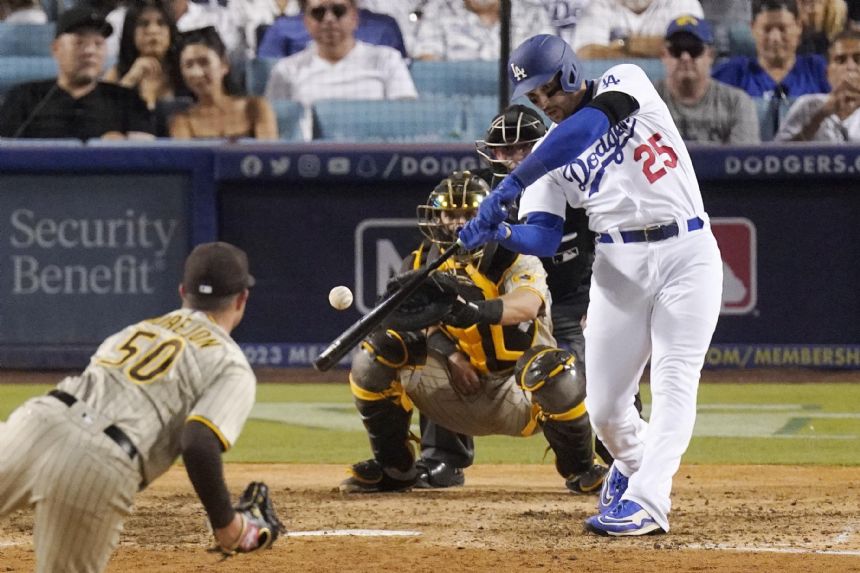 Smith, Thompson homers power MLB-leading Dodgers past Padres