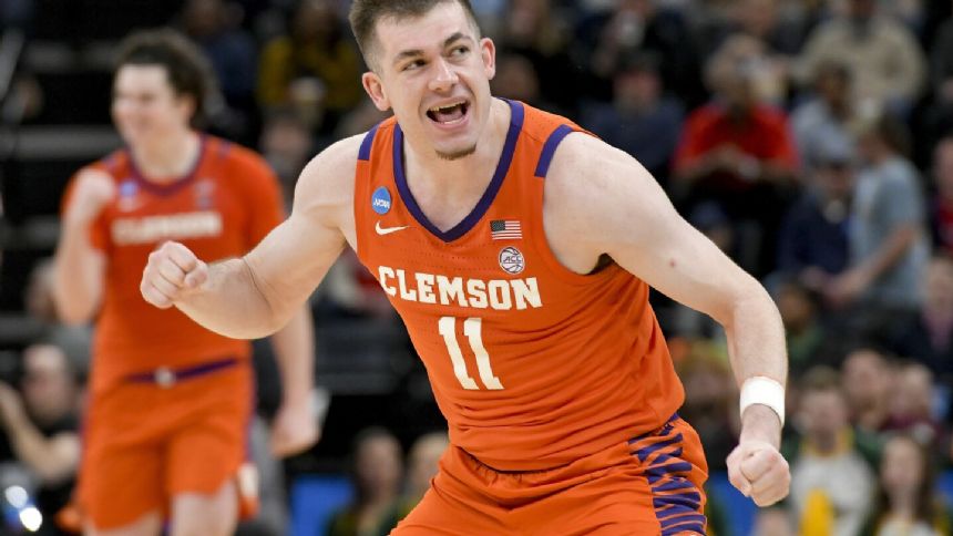 So happy together: Syracuse transfer Joseph Girard III helps lead Clemson to Sweet 16