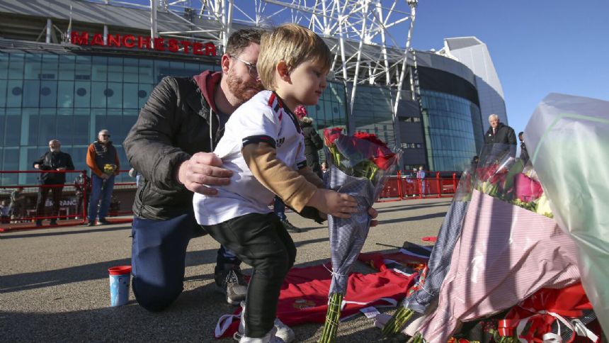 Soccer fans flock to Old Trafford to pay tribute to Bobby Charlton following his death at age 86