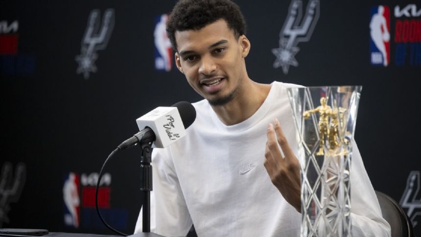 Spurs present Victor Wembanyama with Rookie of the Year trophy at San Antonio College planetarium