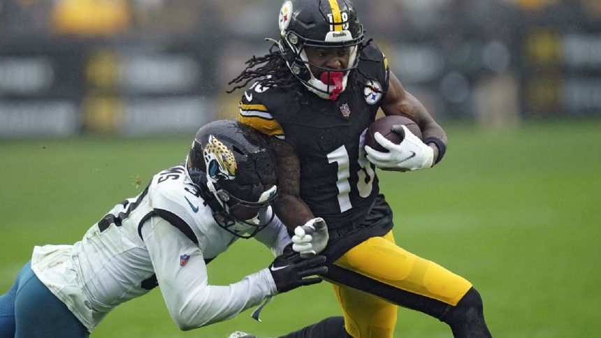 Steelers' Johnson rips refs for no-call on hit that injured QB Pickett: 'They should get fined'