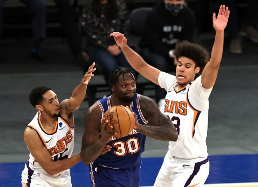 Suns face the Knicks, look for 15th straight win