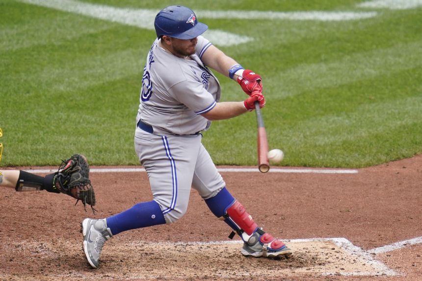 Surging Blues Jays edge Pirates 4-3 to complete 3-game sweep