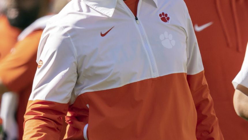 Swinney: Clemson RB Shipley 'trending' toward return against Georgia Tech on Saturday