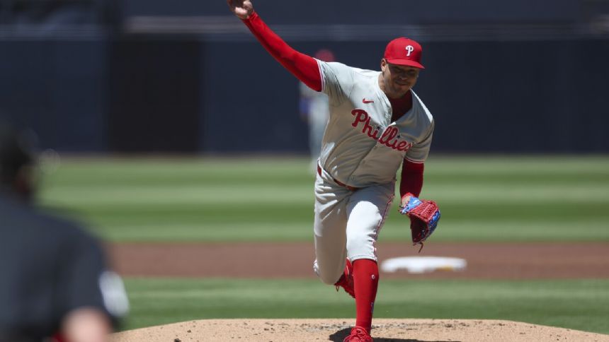 Taijuan Walker makes a slick behind-the-back catch in his Phillies season debut