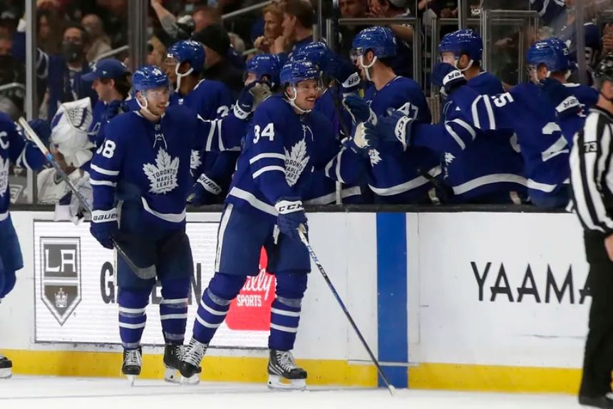 Tavares, Engvall lead rolling Maple Leafs' 6-2 rout of Kings
