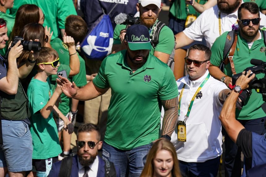 Te'o returns to Notre Dame, 1st public appearance in decade