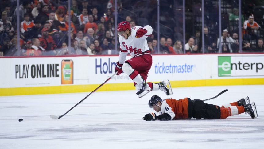 Teravainen scores late as Hurricanes beat Flyers 3-2