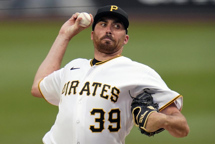 Thompson takes no-hitter into sixth as Pirates beat Reds 3-1