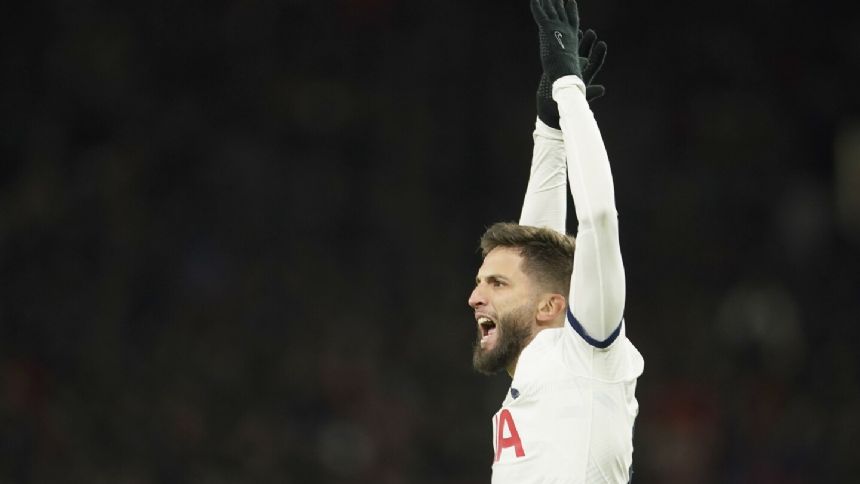 Tottenham twice comes from behind to draw 2-2 at Man United