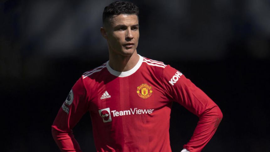 Transfer news, rumors: Cristiano Ronaldo requests Manchester United exit, Lisandro Martinez race update, more