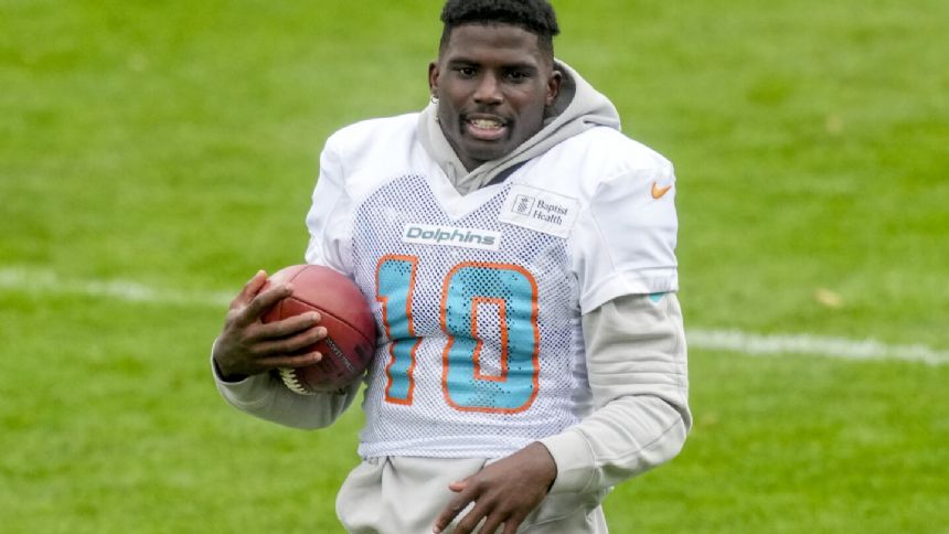 Tyreek Hill tells the Dolphins' defense to 'just find Kelce' to stop the Chiefs in Germany