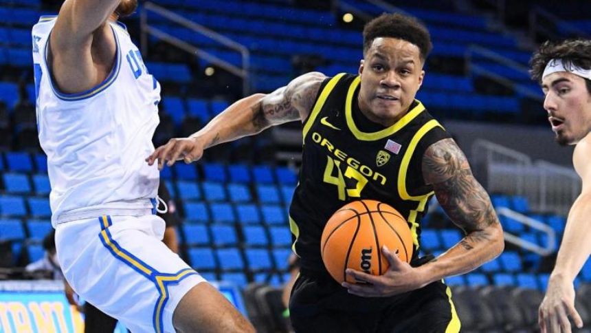 UCLA vs. Oregon score: Ducks upset No. 3 Bruins on the road in OT behind Jacob Young's strong second half