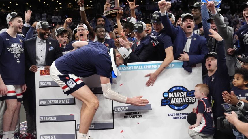 UConn dominates for 10th straight double-digit tournament victory beating Illinois 77-52
