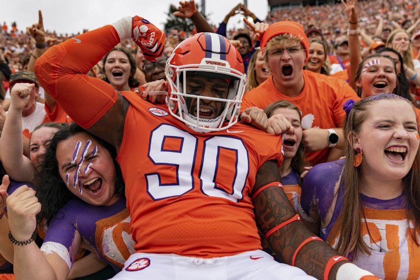 Uiagalelei leads No. 5 Clemson to 35-12 victory over Furman