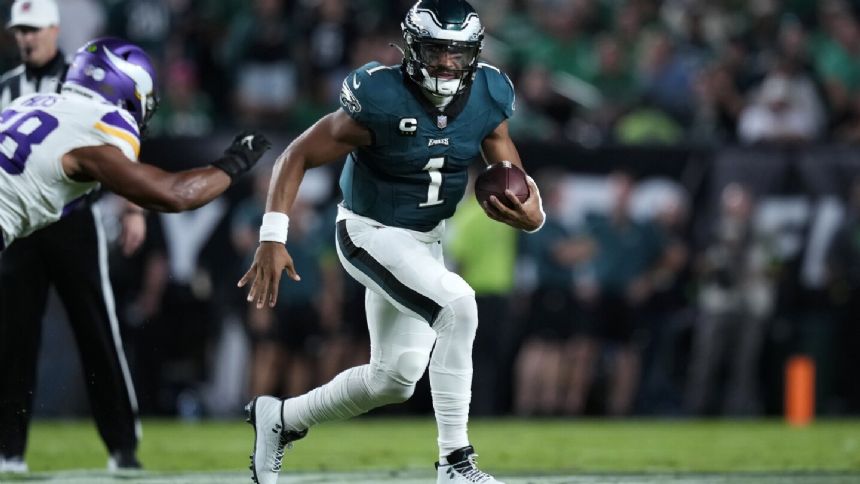 Unbeaten Eagles, Buccaneers trying to ignore negative 'noise' from outside the locker room