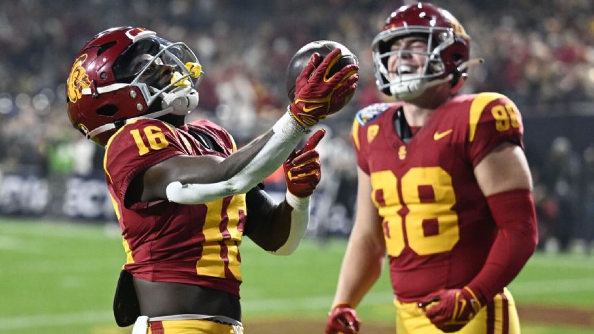 USC's Moss throws Holiday Bowl-record 6 TD passes in 42-28 win against No. 16 Louisville