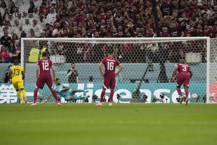 Valencia scores 1st World Cup goal for Ecuador against Qatar