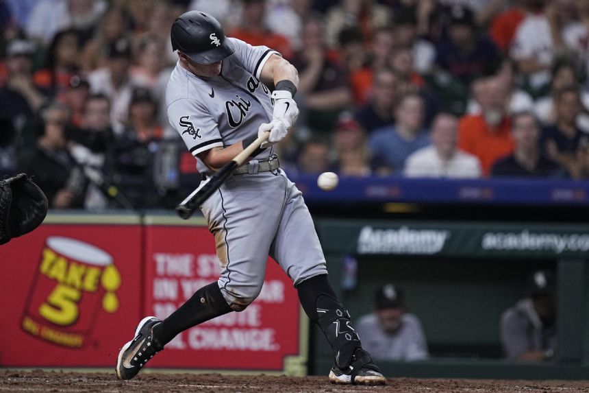 Vaughn's double lifts White Sox over Astros 3-2 in opener