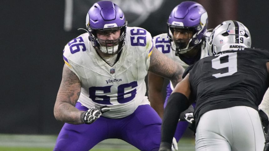 Vikings bring back guard Dalton Risner on 1-year deal as interior line remains unsettled