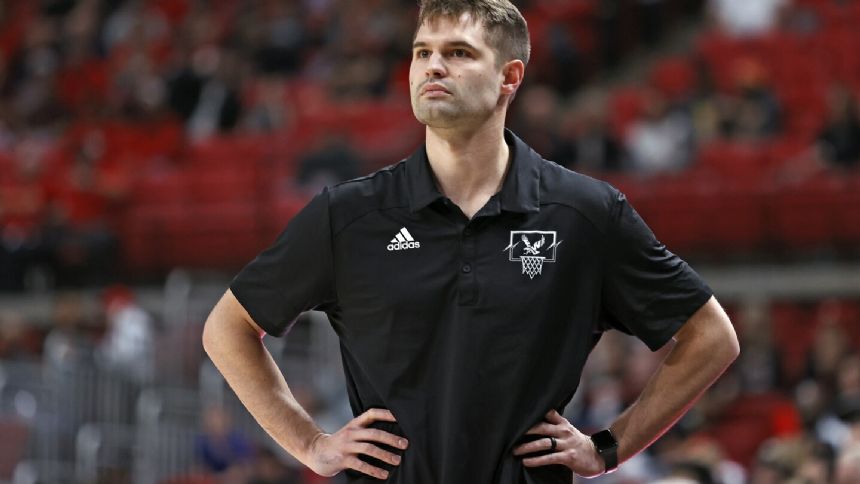 Washington State hires David Riley away from Eastern Washington as basketball coach