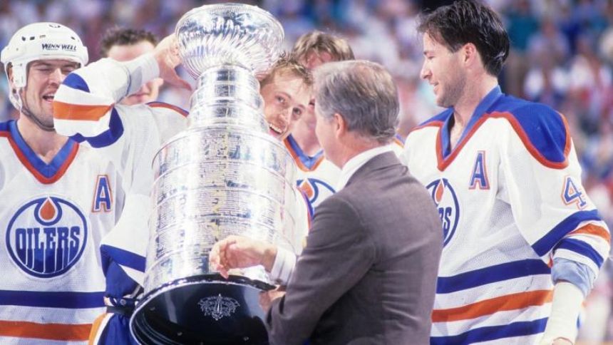 This Wayne Gretzky Edmonton Oilers jersey just sold for a record $1.45M US