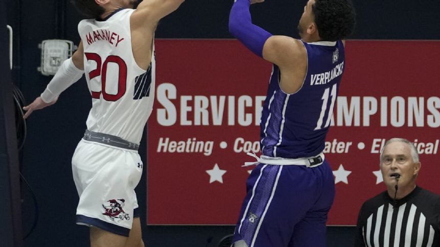 Weber State rallies in 2nd half to upset No. 23 Saint Mary's