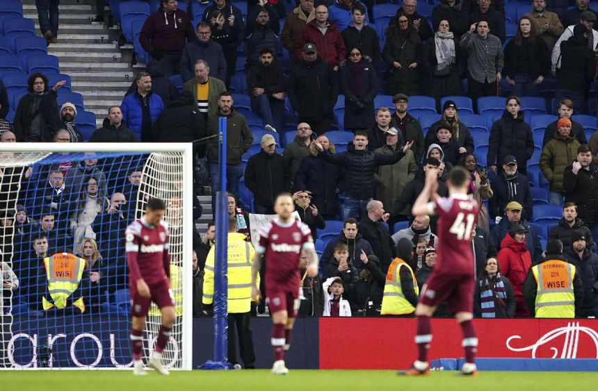West Ham fans turn on Moyes after 4-0 EPL loss at Brighton