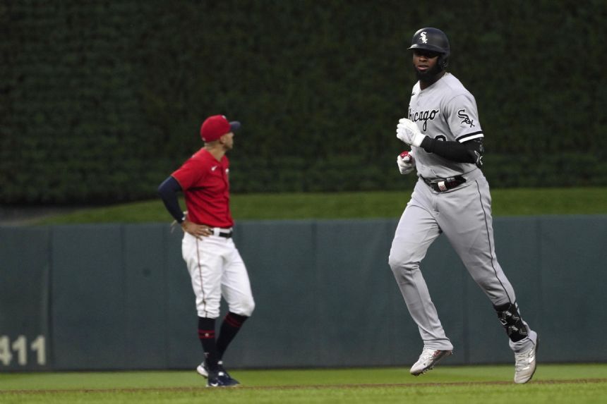 White Sox rout Twins 12-2, extend win streak to three games
