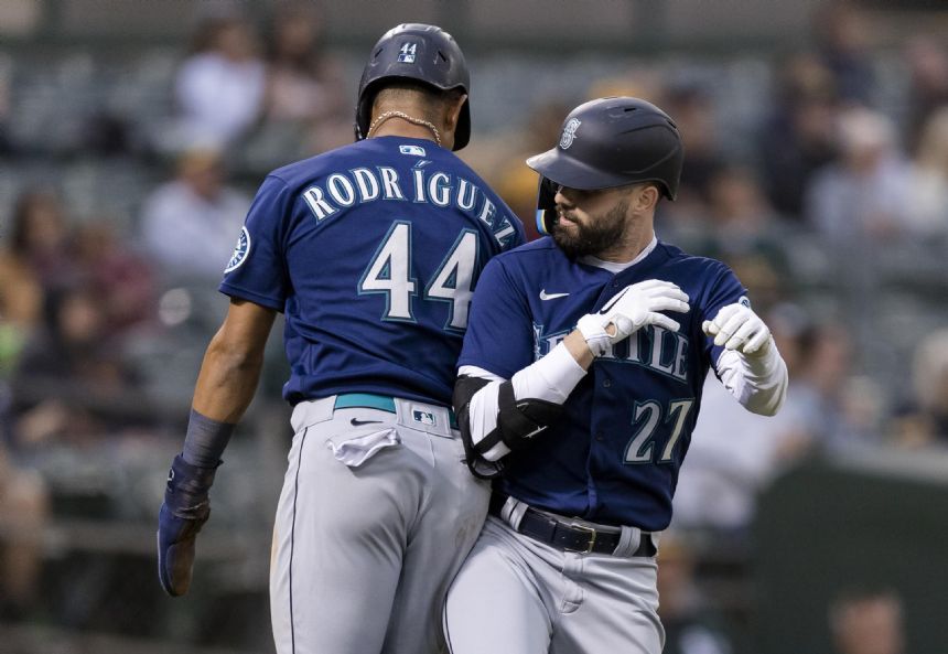 Winker homers again and drives in 3, Mariners blank A's 9-0