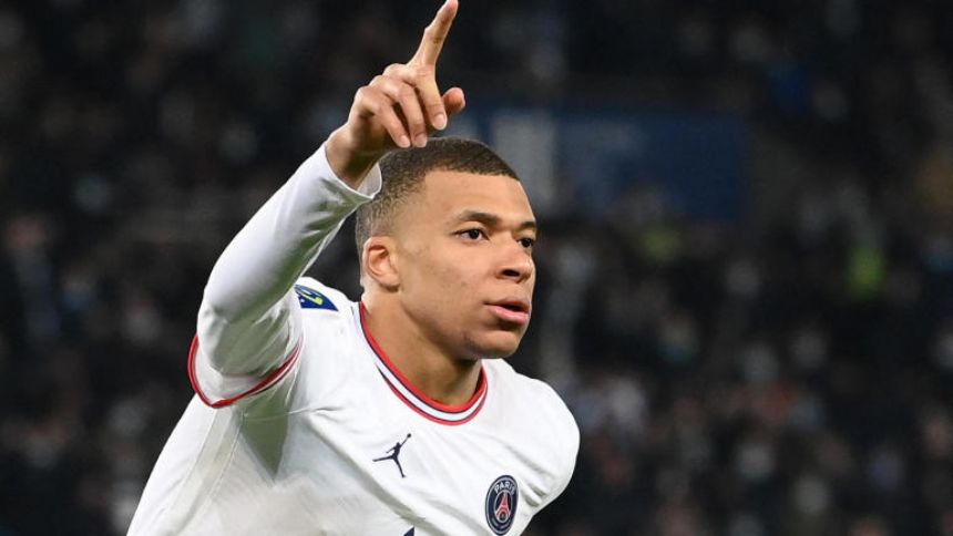 With Champions League clash looming, PSG ultras slam club leadership in late win over Rennes in Ligue 1