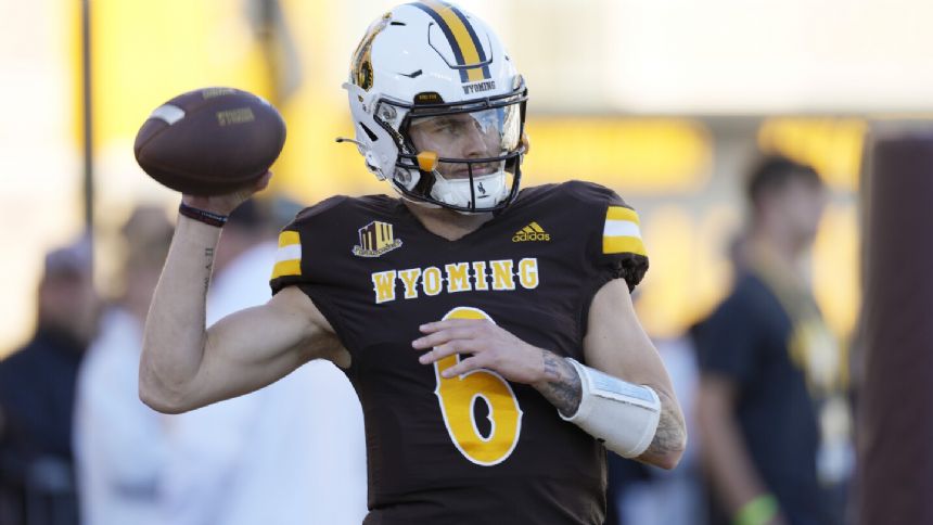 Wyoming beats No. 24 Fresno State 24-19, ends 2nd-longest win streak in the nation at 14 games