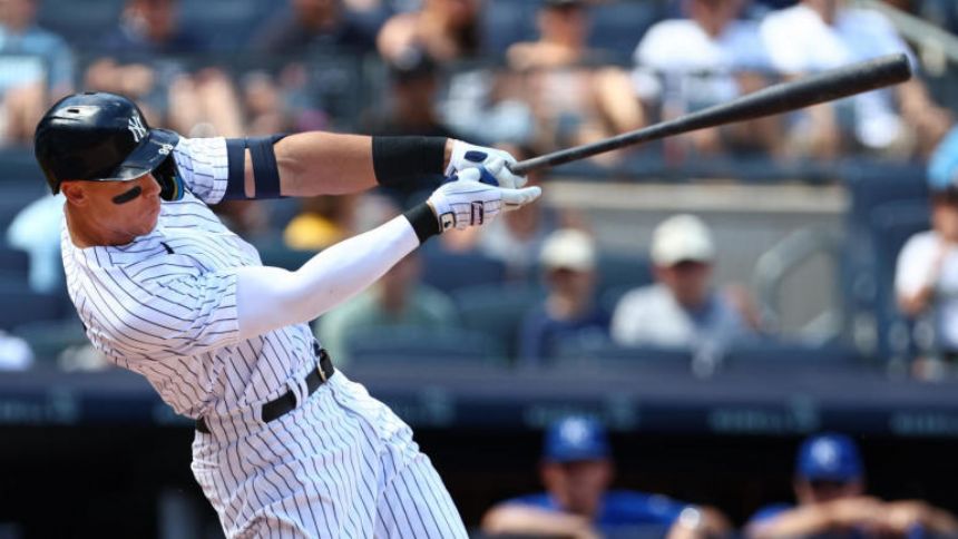 Yankees' Aaron Judge slugs 42nd home run of 2022, becomes second fastest ever to 200 career homers