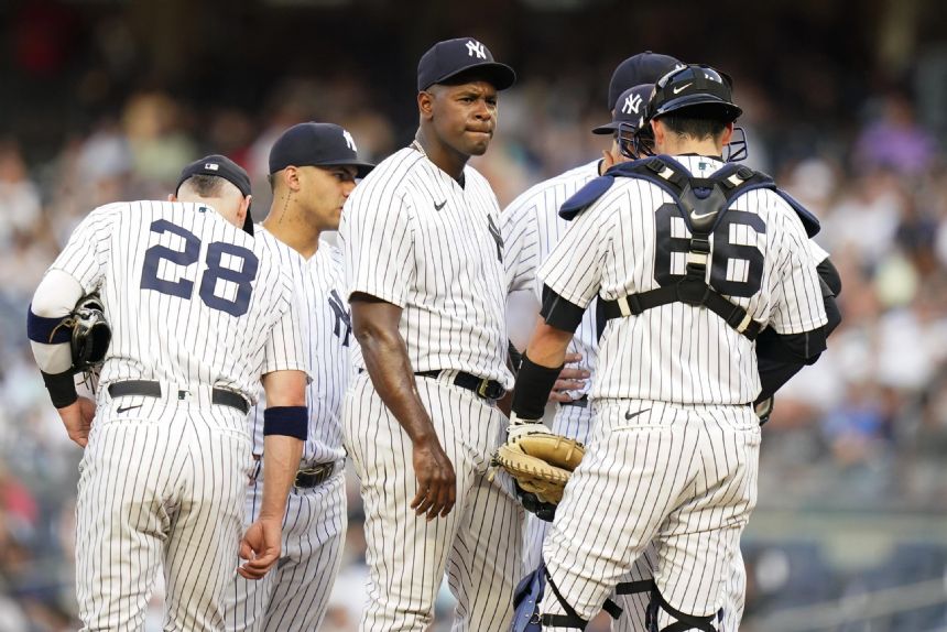 Yankees' Severino exits with right shoulder tightness