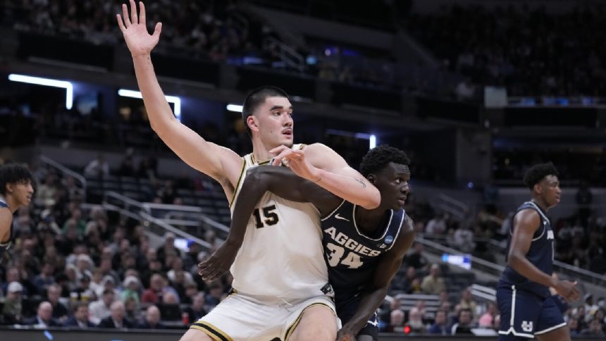 Zach Edey and No. 1 seed Purdue roll into Sweet 16 with runaway win against Utah State