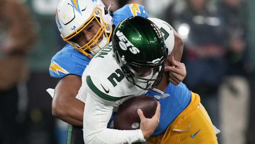 Zach Wilson and the Jets' offense continue to sputter in 27-6 loss to Chargers